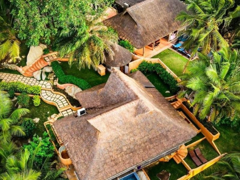 Lou Moon eco luxury resort