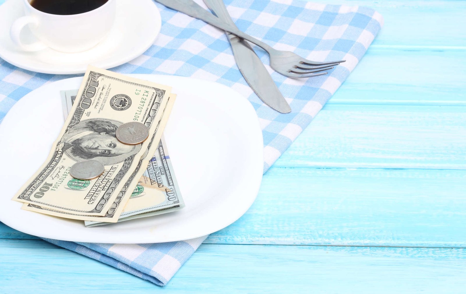 How Much Should You Tip Restaurant Staff ? 5 Tips To Follow